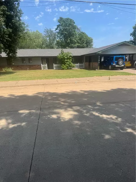 2505 Elm St, Siloam Springs, AR 72761