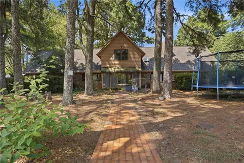 2414 Sherwood Ln, Fayetteville, AR 72703