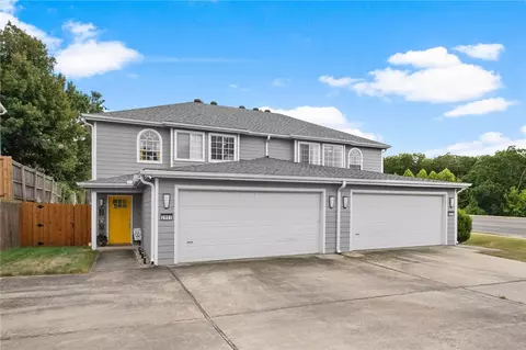 2901 E 2903 E Sterling Ct, Fayetteville, AR 72703