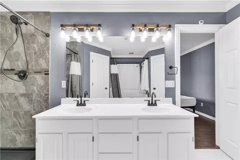 Bath - 3085 Chadwick St, Springdale, AR 72764 photo 2 of 3
