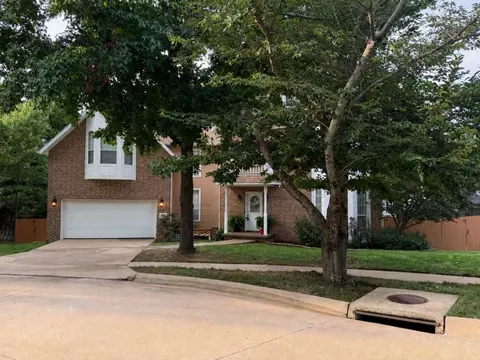 1689 N Stardust Ln, Fayetteville, AR 72701