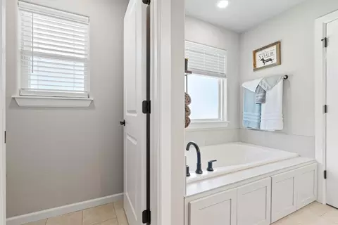 Entry Way - 411 Aster St, Centerton, AR 72719 photo 4 of 5