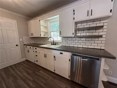 Kitchen - 821 E Washington Ave, Harrison, AR 72601 photo 4 of 4