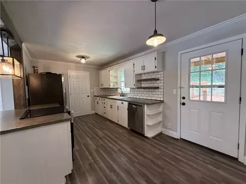 Kitchen - 821 E Washington Ave, Harrison, AR 72601 photo 1 of 4