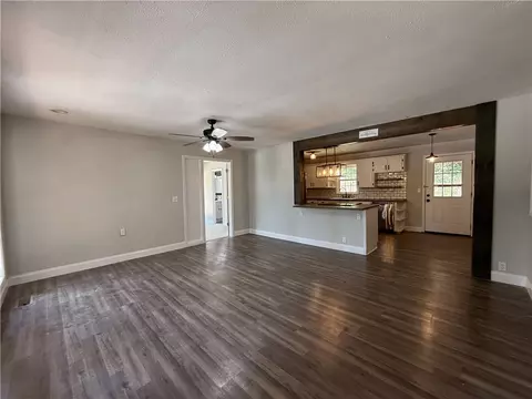 Living - 821 E Washington Ave, Harrison, AR 72601 photo 3 of 4