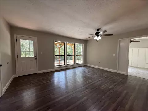 Living - 821 E Washington Ave, Harrison, AR 72601 photo 2 of 4