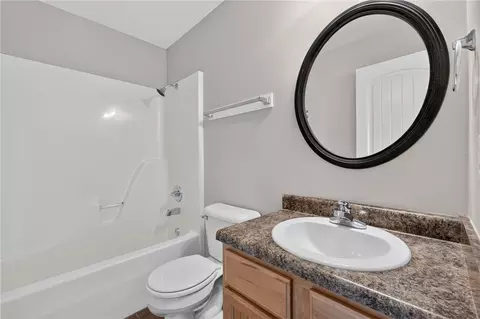 Bath - 2011 Karrington Rdg #E, Springdale, AR 72762 photo 2 of 3