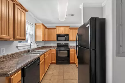 Kitchen - 2011 Karrington Rdg #E, Springdale, AR 72762 photo 4 of 4