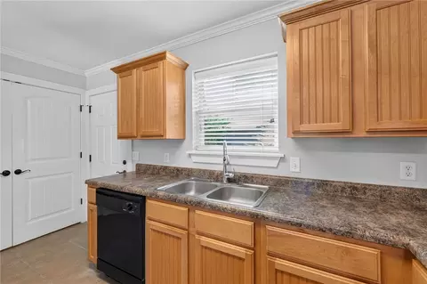 Kitchen - 2011 Karrington Rdg #E, Springdale, AR 72762 photo 3 of 4