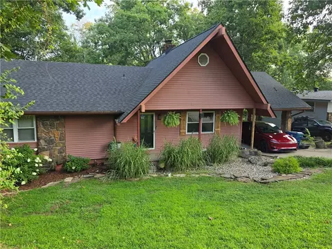 15 Finger Cir, Bella Vista, AR 72715
