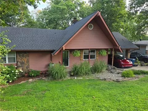 15 Finger Cir, Bella Vista, AR 72715
