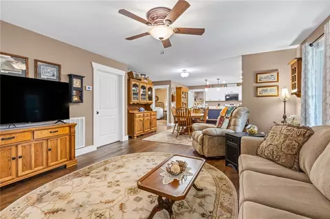 Living - 571 Wildrose Dr, Omaha, AR 72662 photo 2 of 5