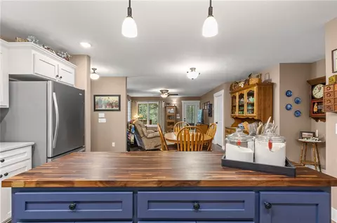 Kitchen - 571 Wildrose Dr, Omaha, AR 72662 photo 5 of 7