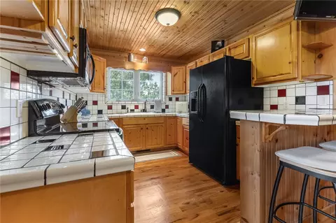 Kitchen - 571 Wildrose Dr, Omaha, AR 72662 photo 6 of 7