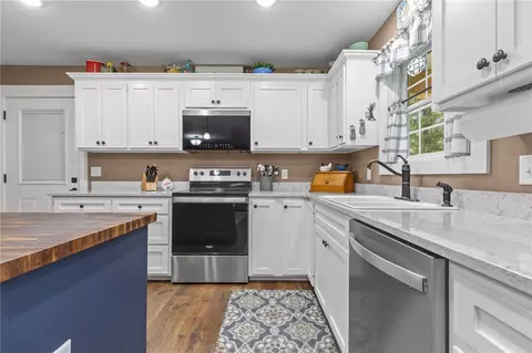 Kitchen - 571 Wildrose Dr, Omaha, AR 72662 photo 2 of 7