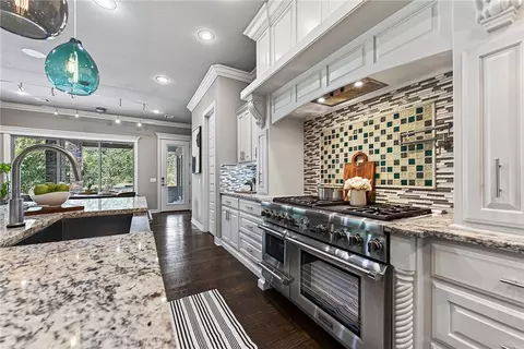 Kitchen - 3511 Oak Tree Dr, Centerton, AR 72719 photo 4 of 5