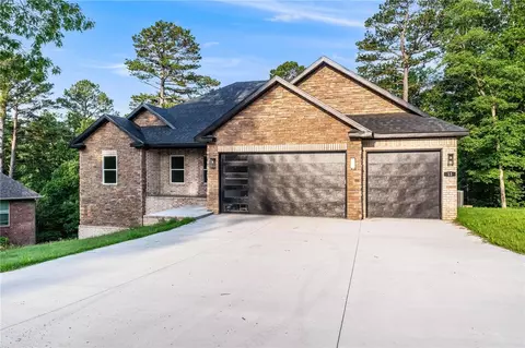 6 Carnahan Ln, Bella Vista, AR 72715