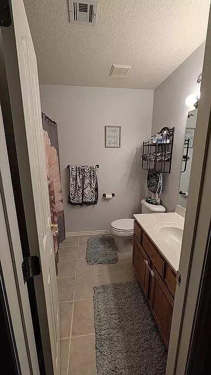 Bath - 708 Cherokee Dr, Gentry, AR 72734 photo 1 of 1