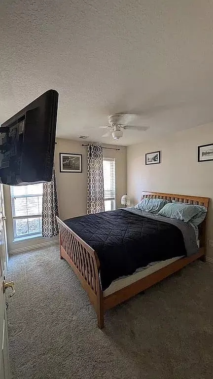 Bedroom - 708 Cherokee Dr, Gentry, AR 72734 photo 3 of 5