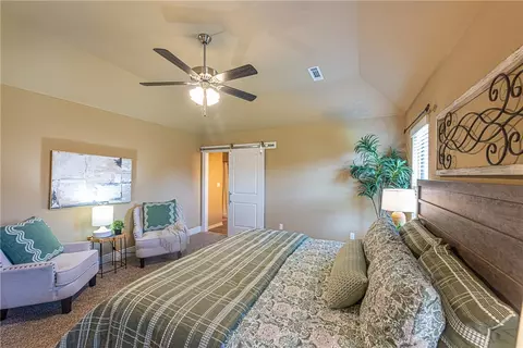 Bedroom - 501 Harness Ln, West Fork, AR 72774 photo 2 of 5