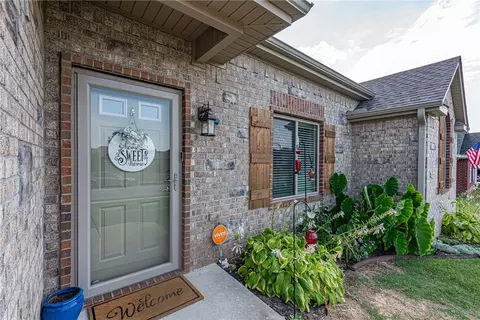 Entry Way - 501 Harness Ln, West Fork, AR 72774 photo 1 of 2