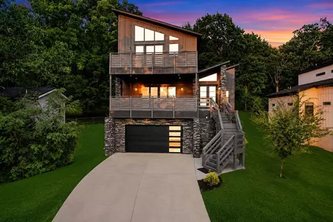 1038 N Lakeside Dr, Fayetteville, AR 72701