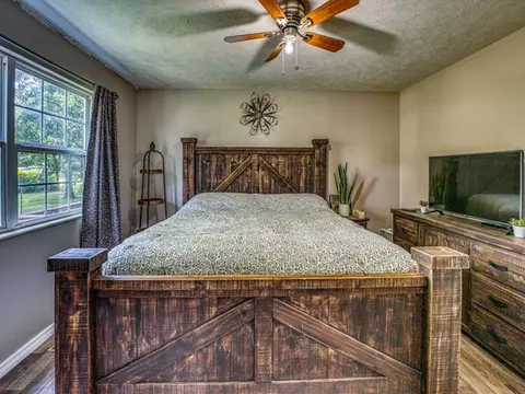 Bedroom - 4058 Valley Rd, Harrison, AR 72601 photo 2 of 6