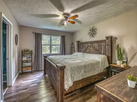 Bedroom - 4058 Valley Rd, Harrison, AR 72601 photo 1 of 6