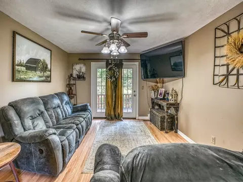 Living - 4058 Valley Rd, Harrison, AR 72601 photo 1 of 2