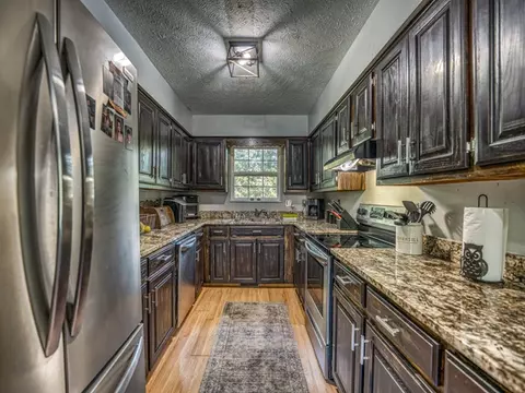 Kitchen - 4058 Valley Rd, Harrison, AR 72601 photo 1 of 3