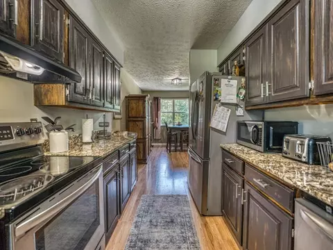 Kitchen - 4058 Valley Rd, Harrison, AR 72601 photo 2 of 3