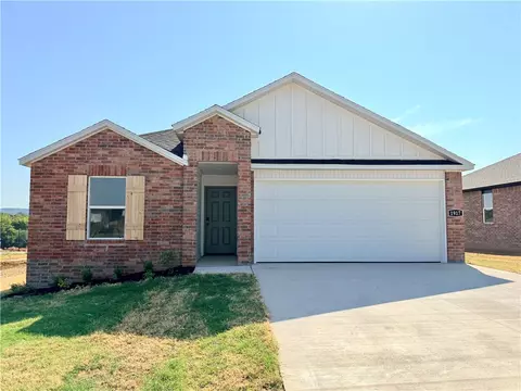 1917 Thelma St, Springdale, AR 72762