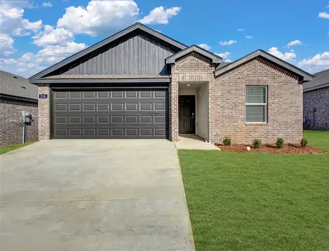1917 Thelma St, Springdale, AR 72762