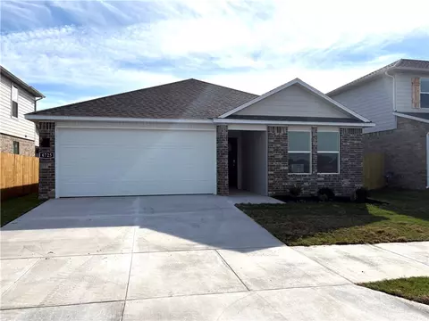 4725 W Folsom St, Fayetteville, AR 72704