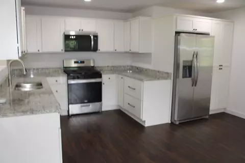 Kitchen - 1700 Silver Valley Rd, Harrison, AR 72601 photo 3 of 3