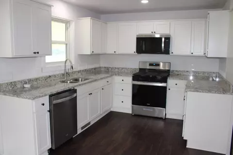 Kitchen - 1700 Silver Valley Rd, Harrison, AR 72601 photo 2 of 3