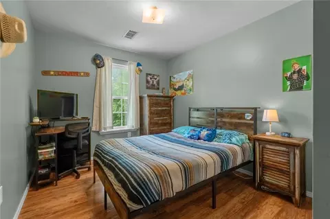 Bedroom - 1003 S Walnut St, Harrison, AR 72601 photo 4 of 4