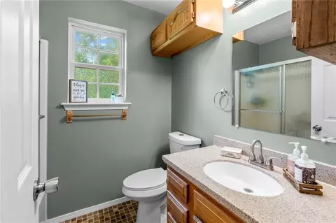 Bath - 1003 S Walnut St, Harrison, AR 72601 photo 3 of 3