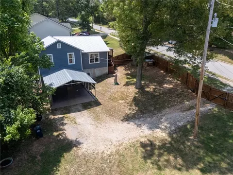 Exterior - 1003 S Walnut St, Harrison, AR 72601 photo 4 of 4