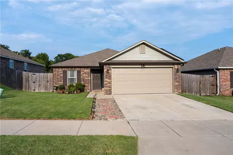 734 Jaybird Ln, Fayetteville, AR 72701