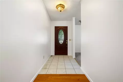 Entry Way - 6 Hawthorne Cv, Harrison, AR 72601 photo 1 of 1