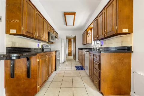 Kitchen - 6 Hawthorne Cv, Harrison, AR 72601 photo 1 of 2