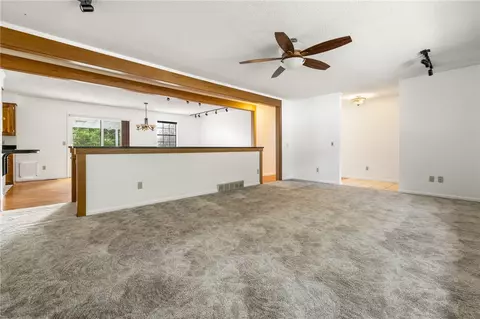 Living - 6 Hawthorne Cv, Harrison, AR 72601 photo 3 of 7