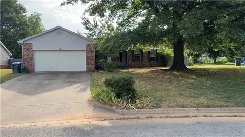 1582 N Stable Ave, Fayetteville, AR 72703