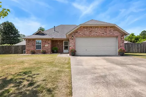 2369 Sara Alice Ct, Fayetteville, AR 72701