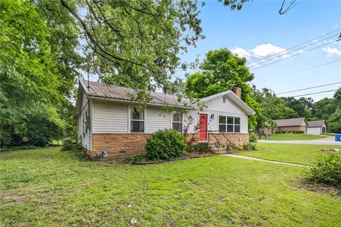 2110 W Holly St, Fayetteville, AR 72703