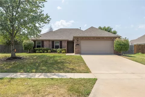 1541 N Corsica Dr, Fayetteville, AR 72704