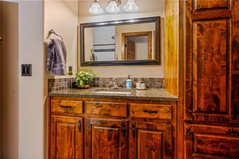 Bath - 8662 Woods Rd, Rogers, AR 72756 photo 5 of 5