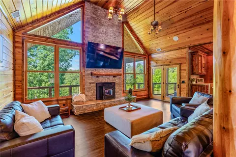 Living - 8662 Woods Rd, Rogers, AR 72756 photo 1 of 3