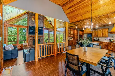 Dining - 8662 Woods Rd, Rogers, AR 72756 photo 1 of 4